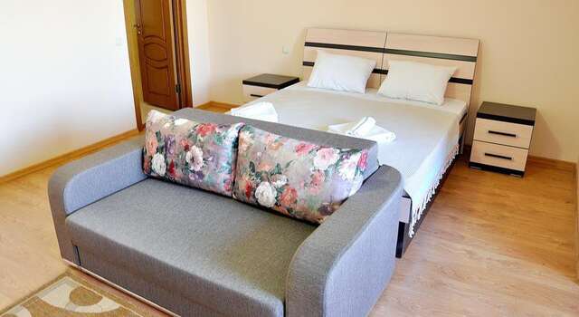 Гостиница Livadiya Sea View Apartments Ялта-26